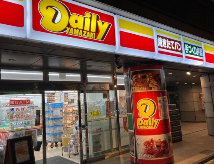 コンビニ　デイリーヤマザキ 台東蔵前駅前店（コンビニ）まで254m