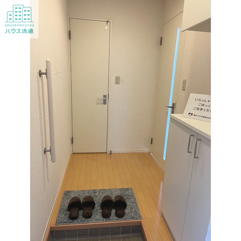 玄関　※別号室の写真です。