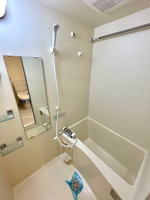 バス・シャワールーム　※同タイプの別のお部屋です。
