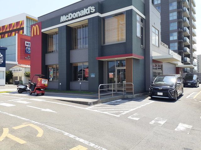 飲食店　マクドナルド202前原店（飲食店）まで850m