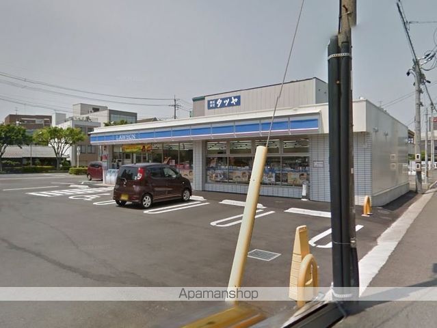 コンビニ　ローソン（コンビニ）まで142m