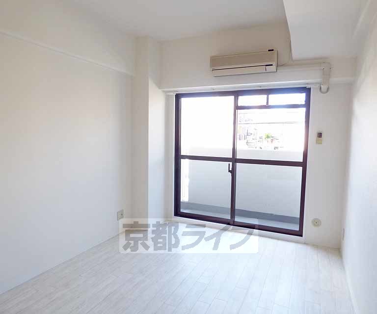 居室・リビング　きれいなお部屋です