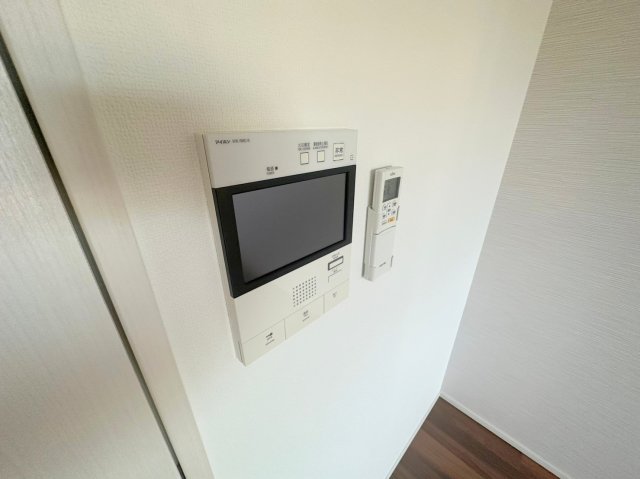 セキュリティ　TVモニターホンで来客が誰か確認してから開けて下さいね