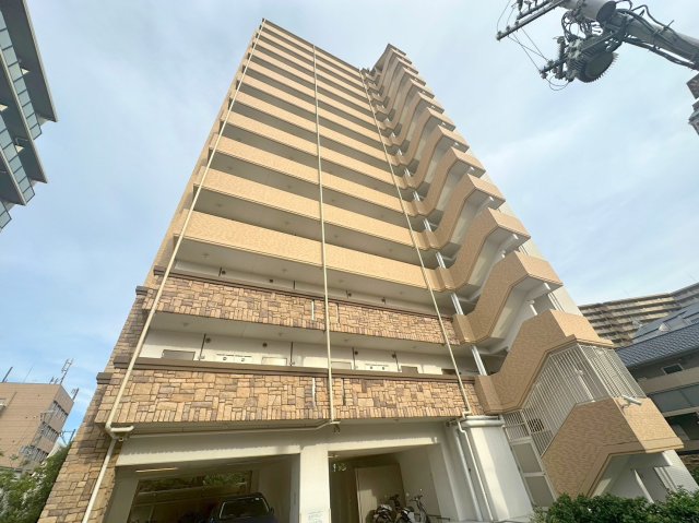 建物外観　オシャレな外観。この周辺では飛びぬけて目立っています。