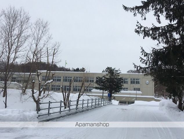小学校　塩谷小学校（小学校）まで1347m