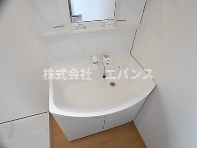 洗面設備　独立洗面台です