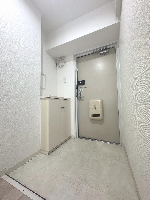 玄関　実際の色味等は現地にてご確認ください