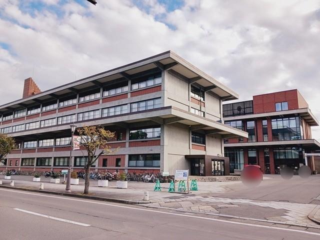 役所　弘前市役所（役所）まで1056m