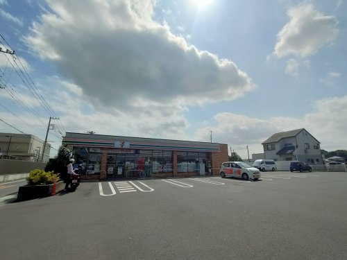 コンビニ　セブンイレブン岩槻警察署（コンビニ）まで923m