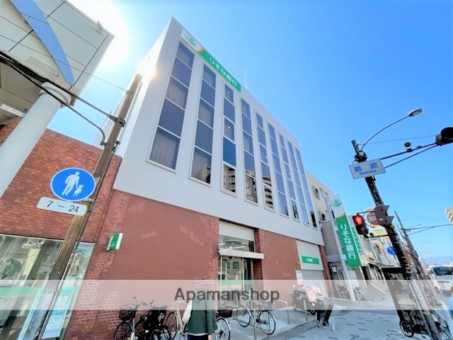 銀行　（株）りそな銀行／尼崎支店（銀行）まで562m