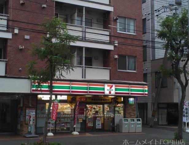 コンビニ　セブンイレブン札幌南5条店（コンビニ）まで247m