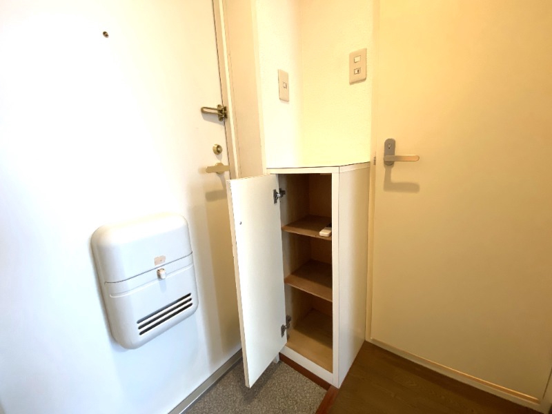 玄関　玄関を一歩入ると・・・こんな感じです。