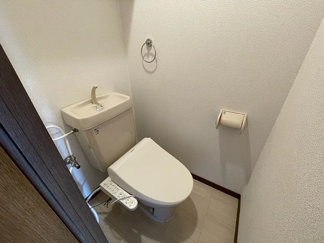 トイレ　清潔感あふれます。ウォシュレットつきます