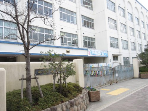 小学校　神戸市立本山第二小学校（小学校）まで589m