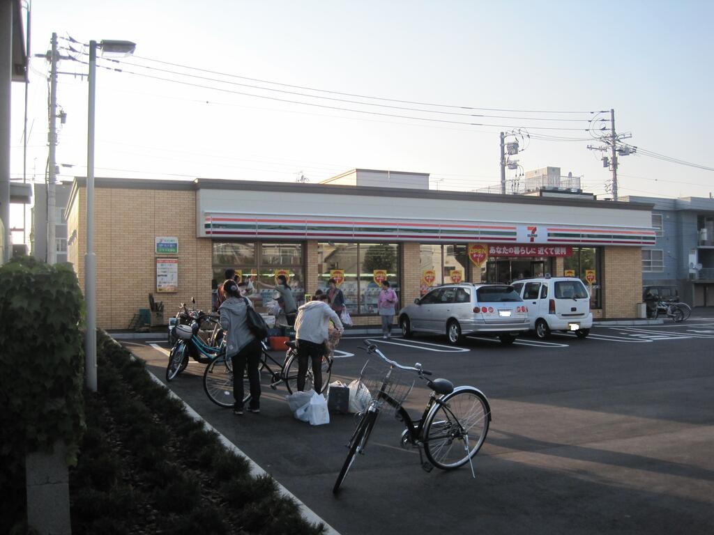 コンビニ　セブンイレブン札幌美園10条店（コンビニ）まで191m