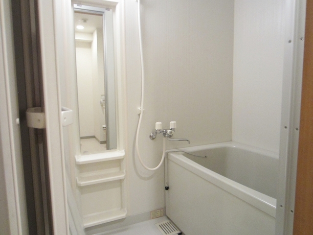 バス・シャワールーム　風呂トイレ別で綺麗なお風呂ですよ。