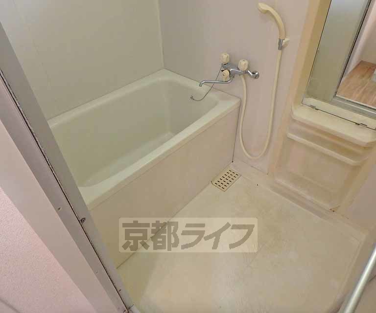 バス・シャワールーム　ゆったりできるバスルームです