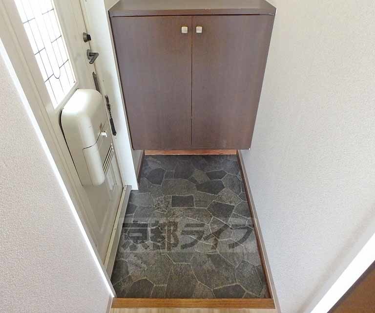 玄関　下駄箱つきは嬉しいポイントです