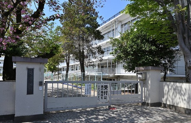 小学校　東久留米市立第六小学校（小学校）まで499m