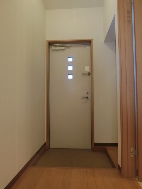 玄関　お仕事に行くお父さんは玄関までお見送り。。