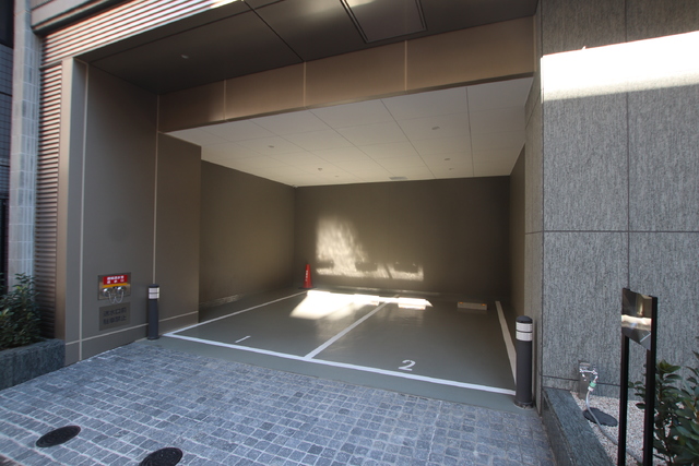 駐車場　★敷地内駐車場★（空き状況・使用料等詳細はご確認下さい）