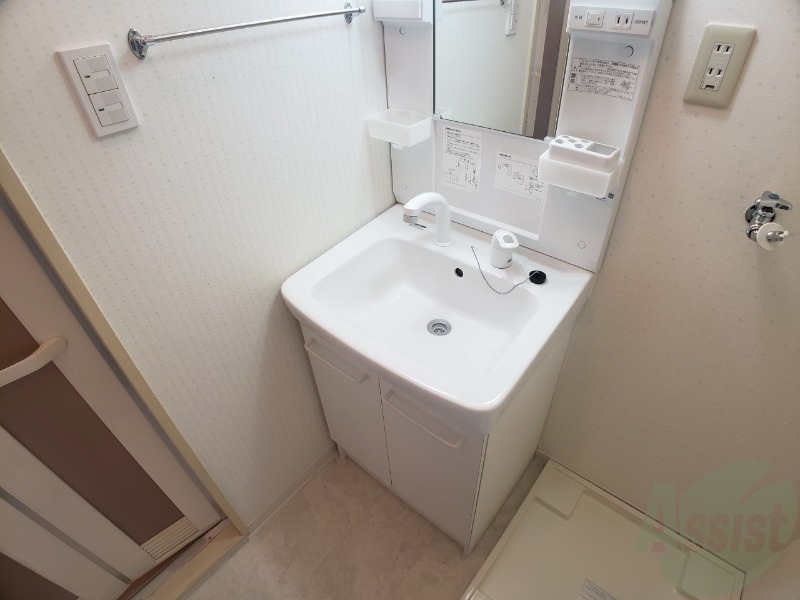 洗面設備　シャンプードレッサー。身支度はここでばっちりですね。