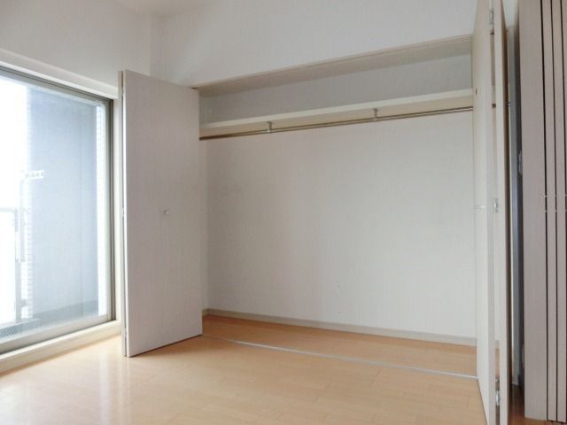 収納　幅広いクローゼット
