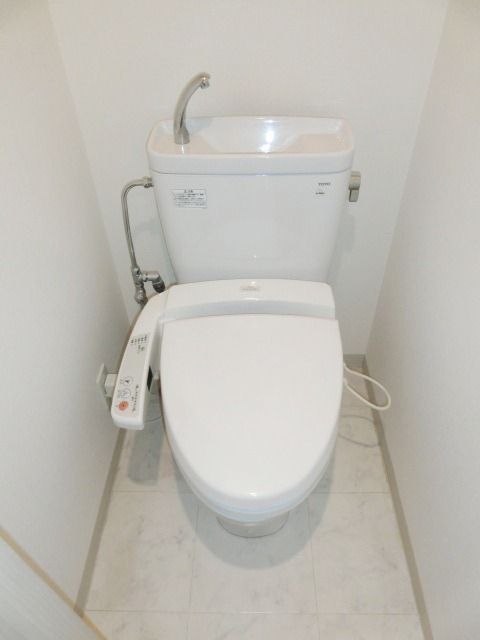 トイレ　洗浄機能付きトイレ