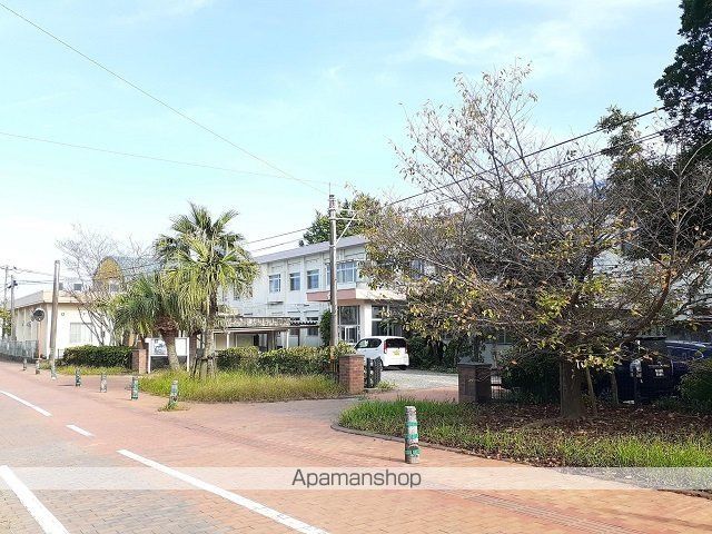 小学校　宮崎市立木花小学校（小学校）まで300m