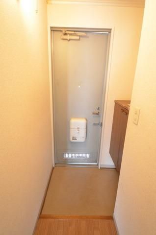 玄関　★お部屋探しは株式会社タウンハウジング東京、京王八王子店で…