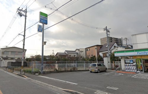 コンビニ　ファミリーマート大日東店（コンビニ）まで292m
