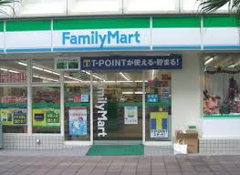 コンビニ　ファミリーマート 本駒込二丁目店（コンビニ）まで222m