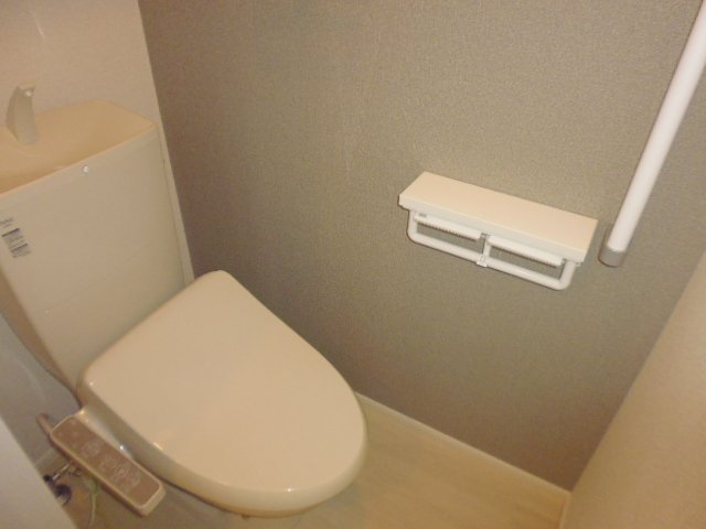 トイレ　温水洗浄便座