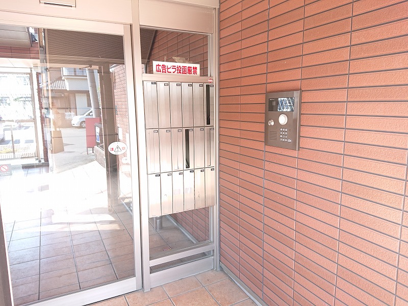 エントランス　エントランスはオートロック付