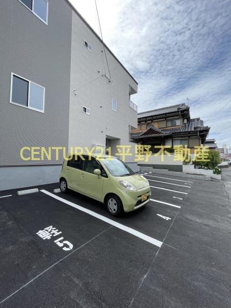 駐車場　同建設会社施工の別物件。※参考イメージ