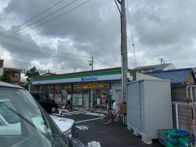 コンビニ　ファミリーマート豊橋東松山店（コンビニ）まで421m