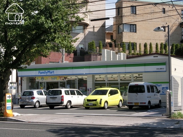コンビニ　ファミリーマート本牧公園前店（コンビニ）まで195m