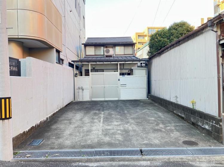 駐車場　駐車場完備です
