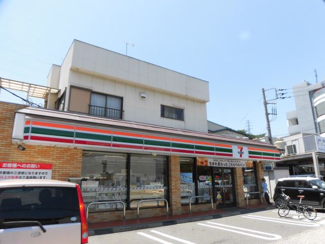 コンビニ　セブンイレブン（コンビニ）まで490m
