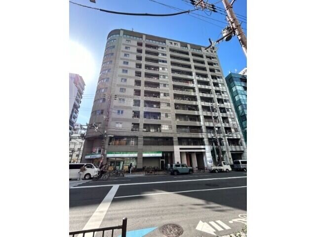 コンビニ　ファミリーマート 新町三丁目店（コンビニ）まで165m