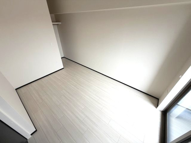 その他部屋・スペース　落ち着いた色調の寝室です