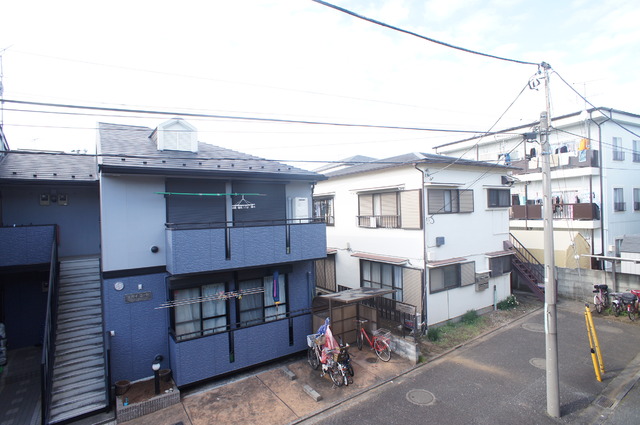 眺望　バルコニーからの景色です！圧迫感がないので暮らしやすい♪