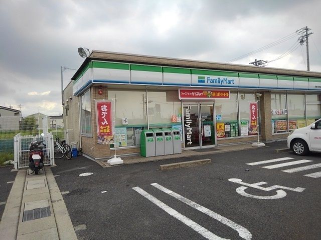 コンビニ　ファミリーマート　川井町店（コンビニ）まで600m