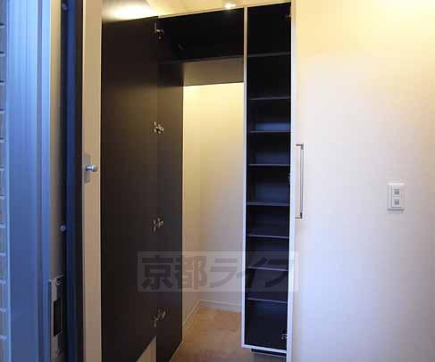 その他部屋・スペース　大きなシューズボックスです。