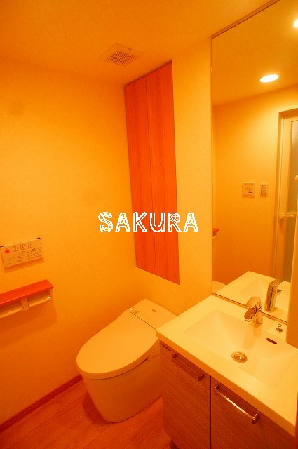 トイレ　落ち着いた色調のトイレです♪
