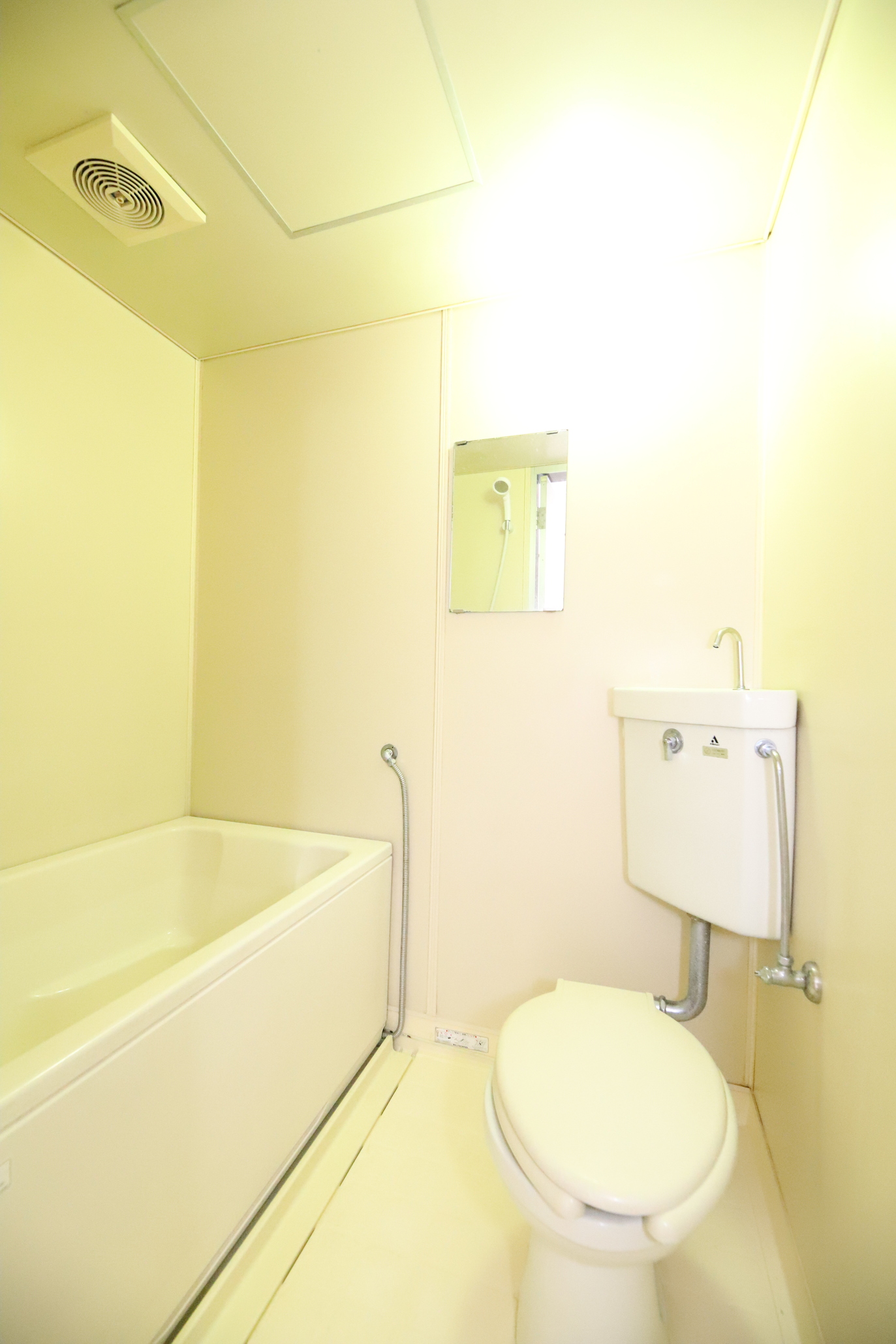 バス・シャワールーム　トイレとお風呂一緒ですがとても広々としてますので使いやす…