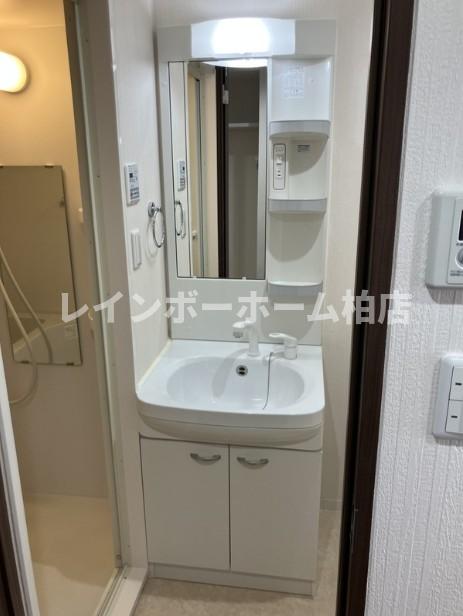 洗面設備　独立洗面台です