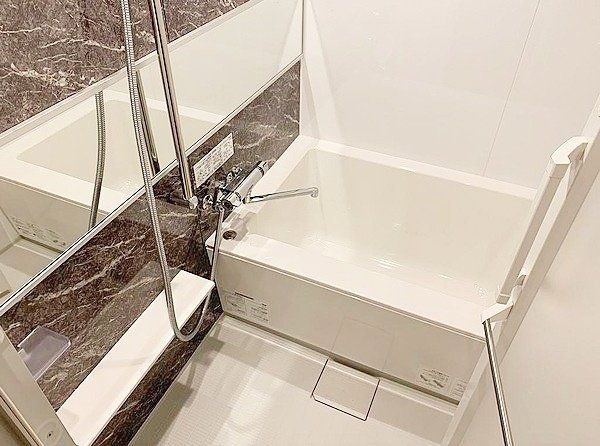 バス・シャワールーム　※同タイプの別のお部屋です。
