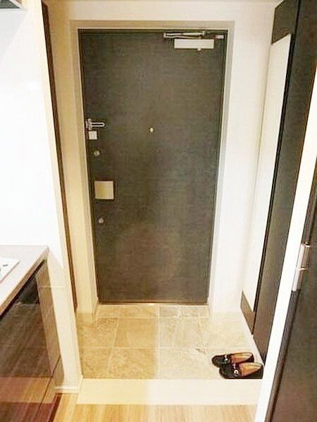 玄関　※同タイプの別のお部屋です。