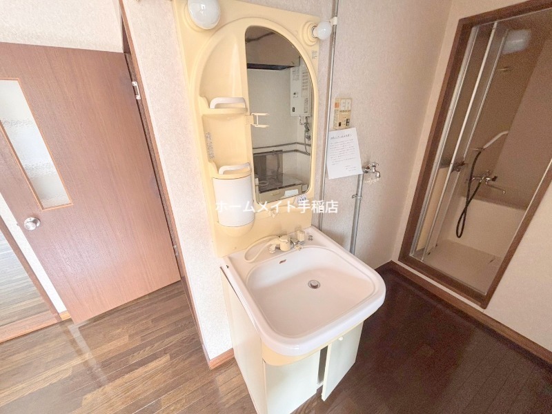 洗面設備　便利な洗面台付きでございます！